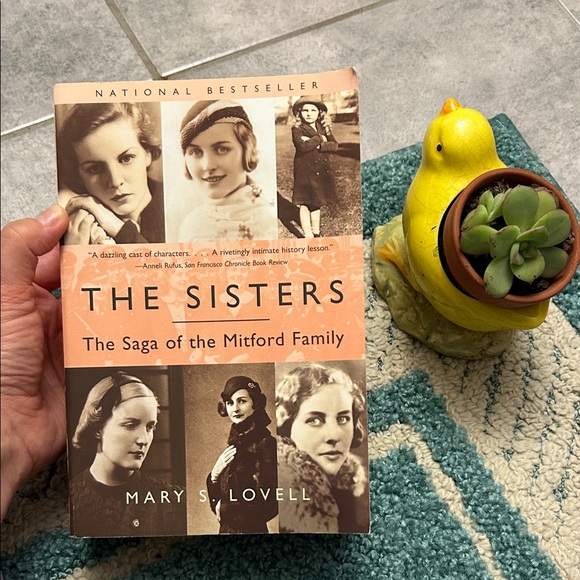 The Sisters: The Saga of the Mitford Family Book - Picture 8 of 8
